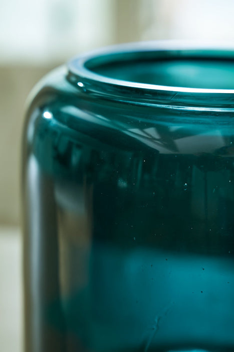 Inisland Vase - Orbit Furniture (Richmond,BC)