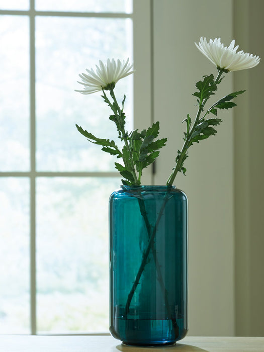 Inisland Vase - Orbit Furniture (Richmond,BC)